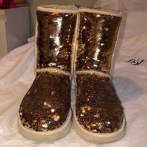 LIKE NEW ROSE GOLD SEQUIN UGGS SZ 8
